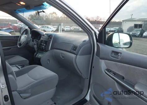 2010 Toyota Sienna Le from USA, damaged, VIN 5TDKK4CC9AS324482